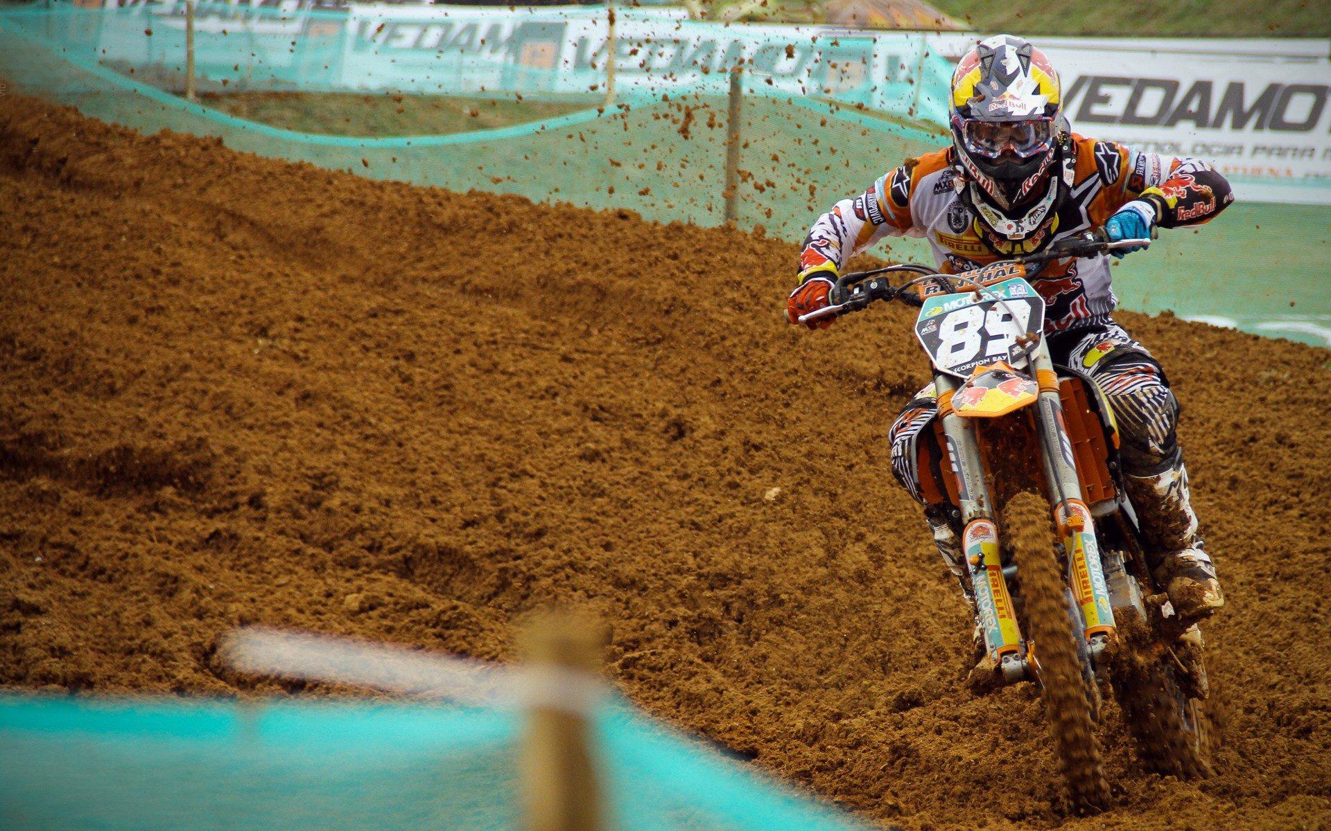 法尔克独家爆料，拜仁高层沉默，萨内续约前景成谜