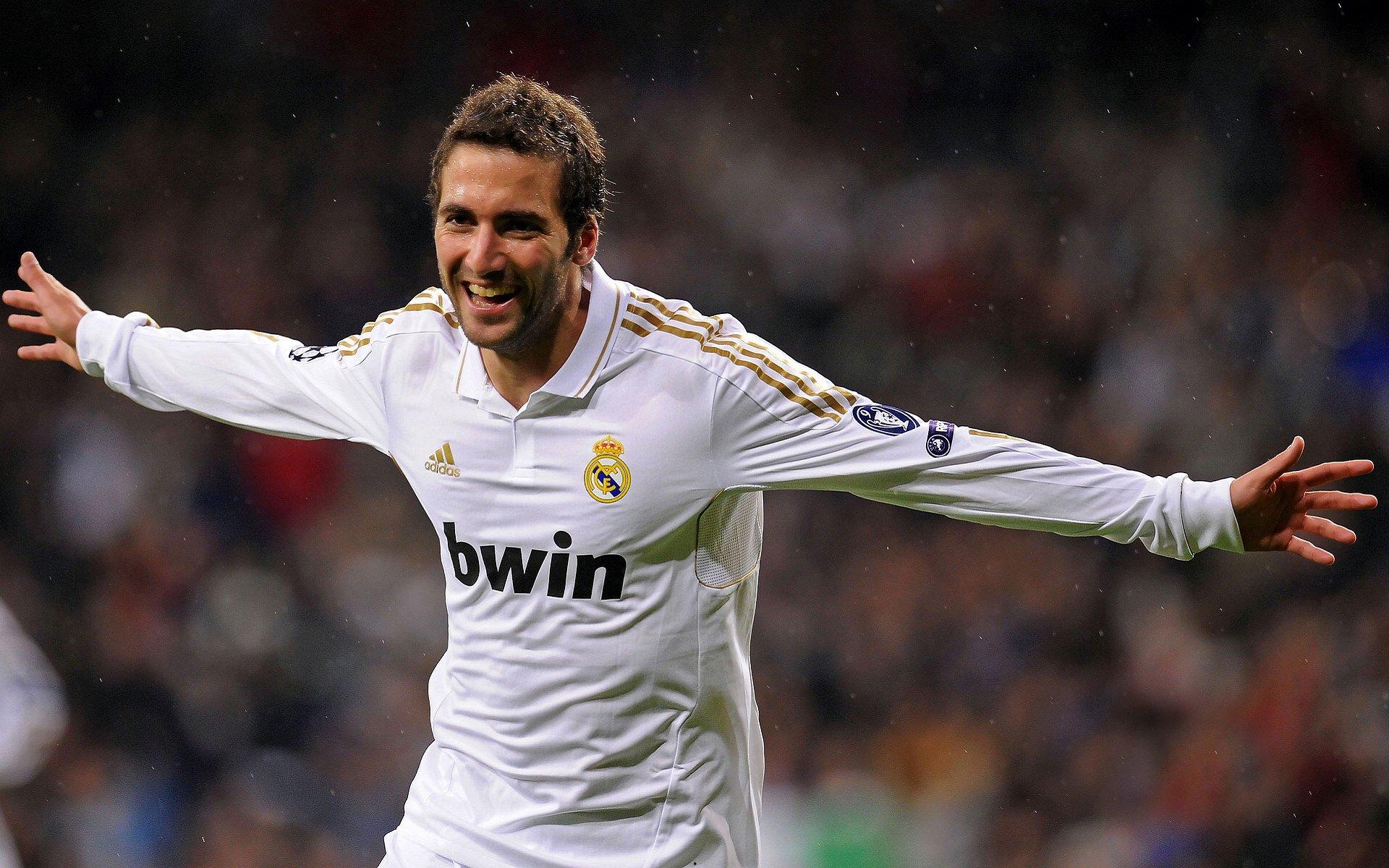 世体独家，巴萨冬窗压哨锁定阿杰伊·塔瓦雷斯，哈姆扎之后又一重磅补强